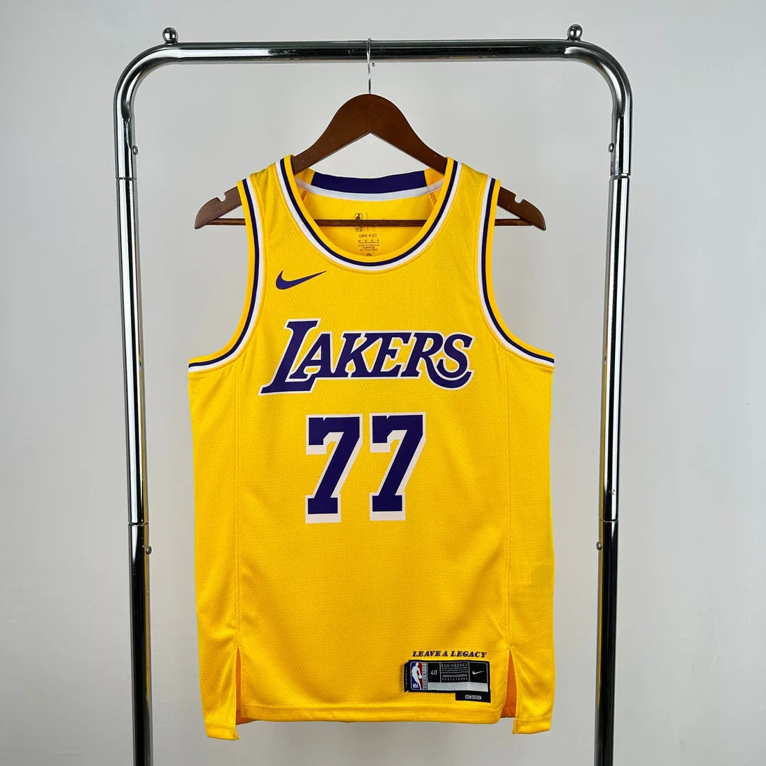 גופיית NBA לוקה דונצ'יץ צהובה בלוס אנג׳לס