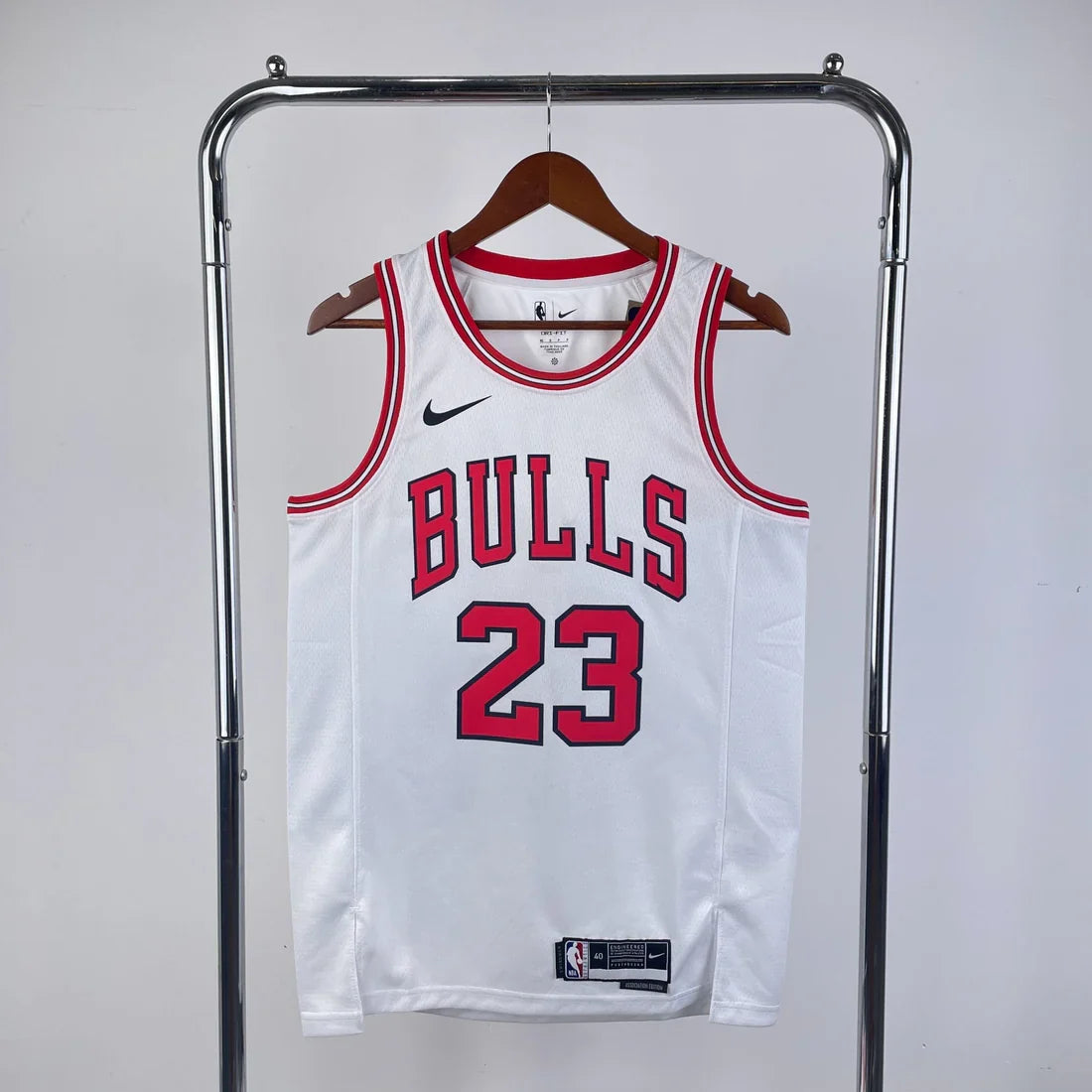 גופיית NBA מייקל ג׳ורדן לבנה בשיקגו בולס