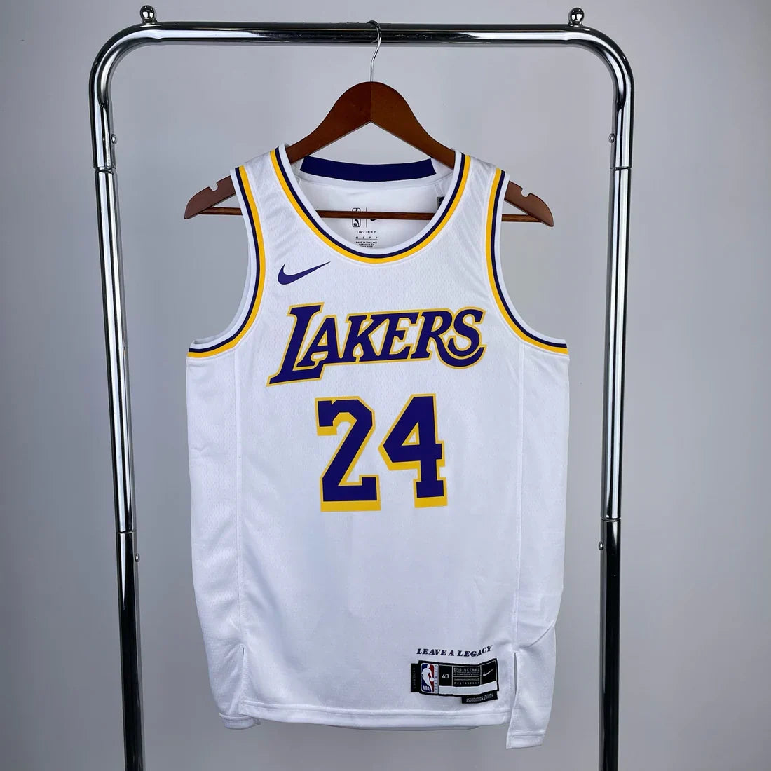 גופיית NBA קובי בראיינט לבנה בלוס אנג׳לס לייקרס